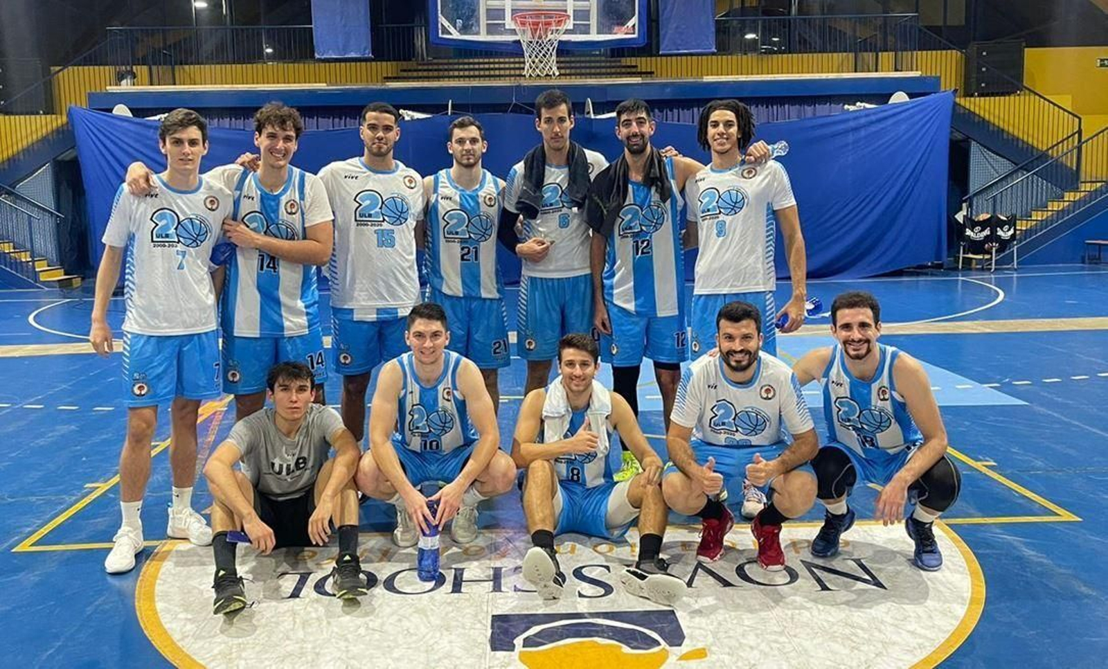 Los jugadores de la ULB posan tras su victoria de este sábado