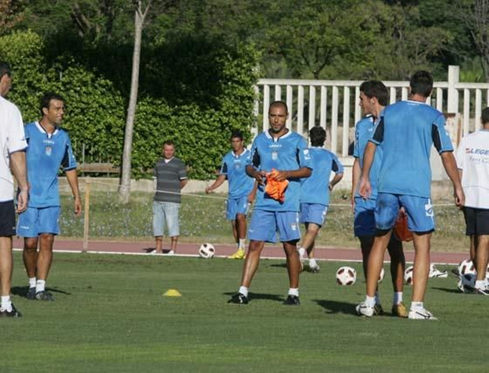 A falta de completar la plantilla, 8 canteranos se entrenarán con el primer equipo estos días en el anexo de Chapín

Foto: Pascual