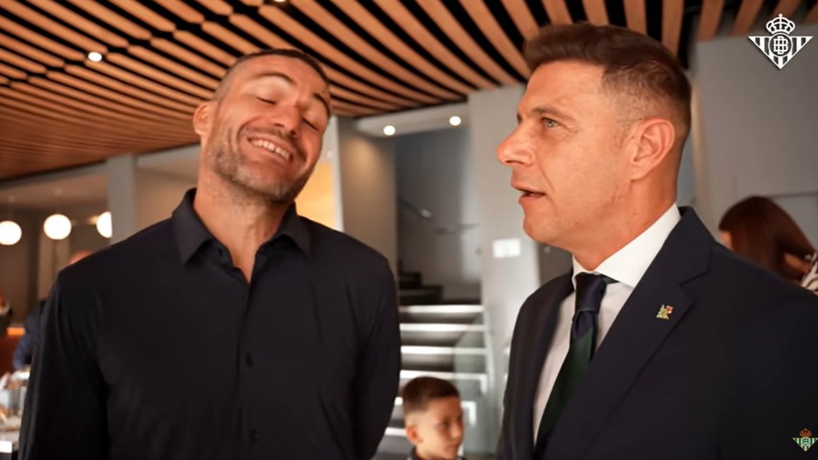 Molina y Joaquín recuerdan viejos tiempos en el palco del Villamarín