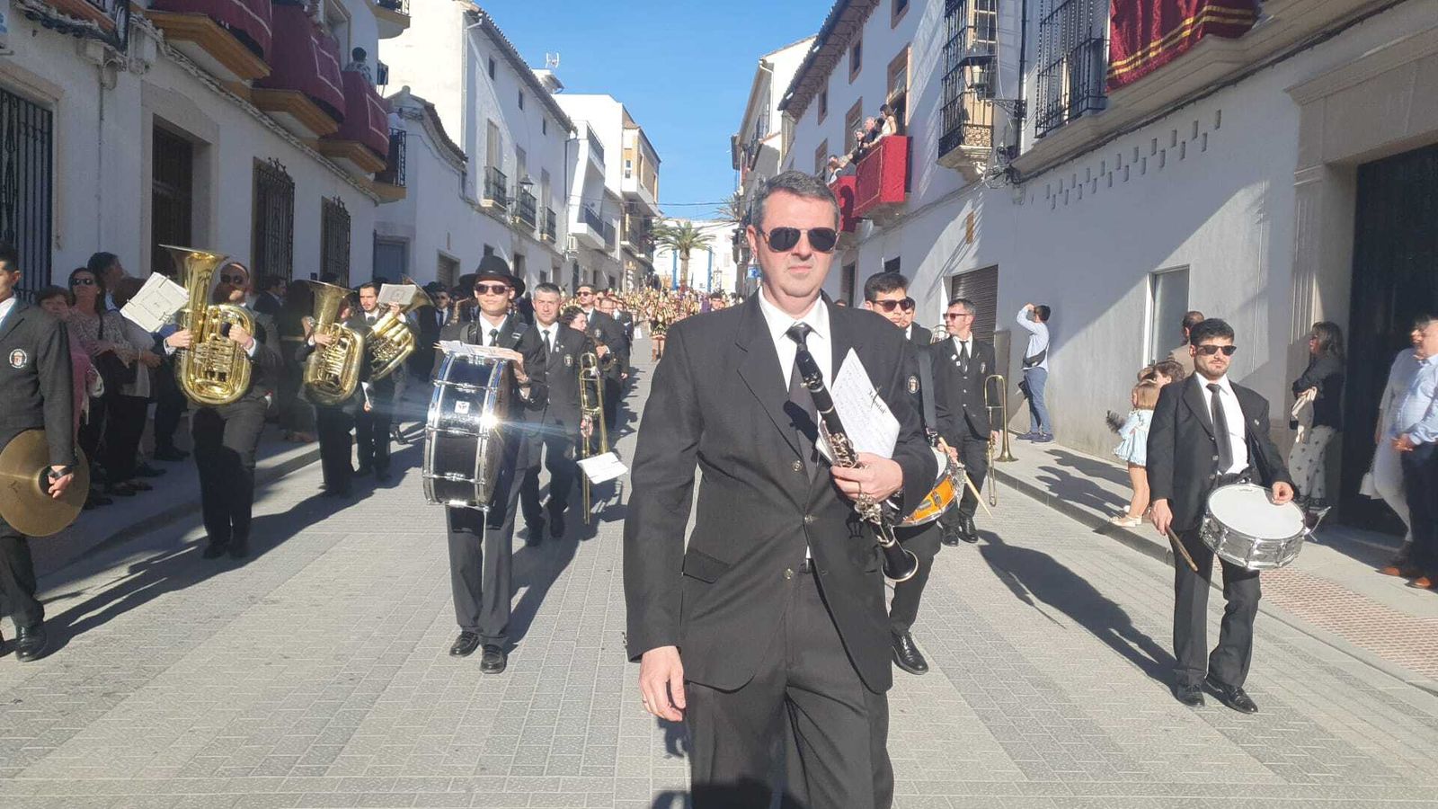 Viernes Santo en Castro del Río: La cesión del paso al Santo Entierro, en imágenes