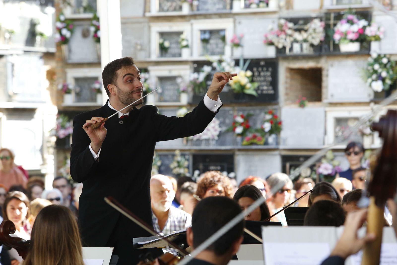 El Día de los Santos en el cementerio de Granadad, en imágenes