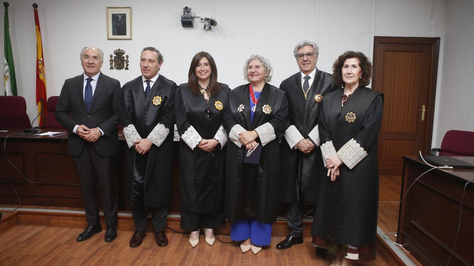 María José Sanz Alcázar (tercera por la derecha), en el acto de este jueves en la Audiencia.