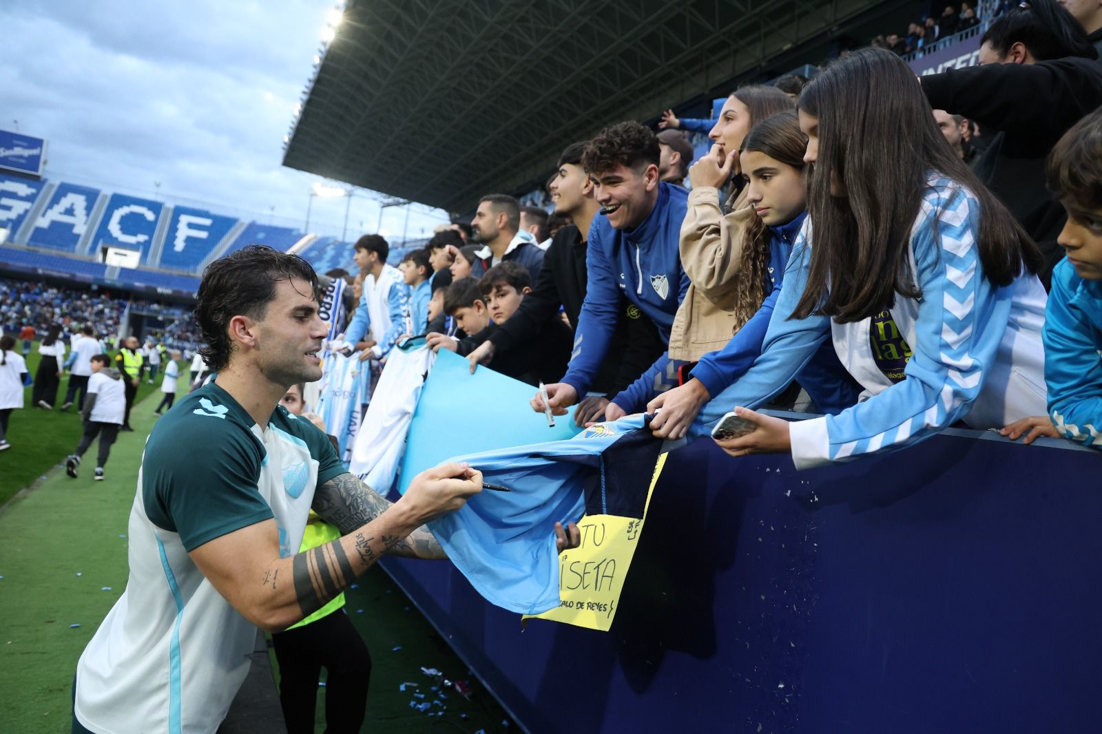 Búscate en las fotos del entrenamiento del Málaga CF en La Rosaleda