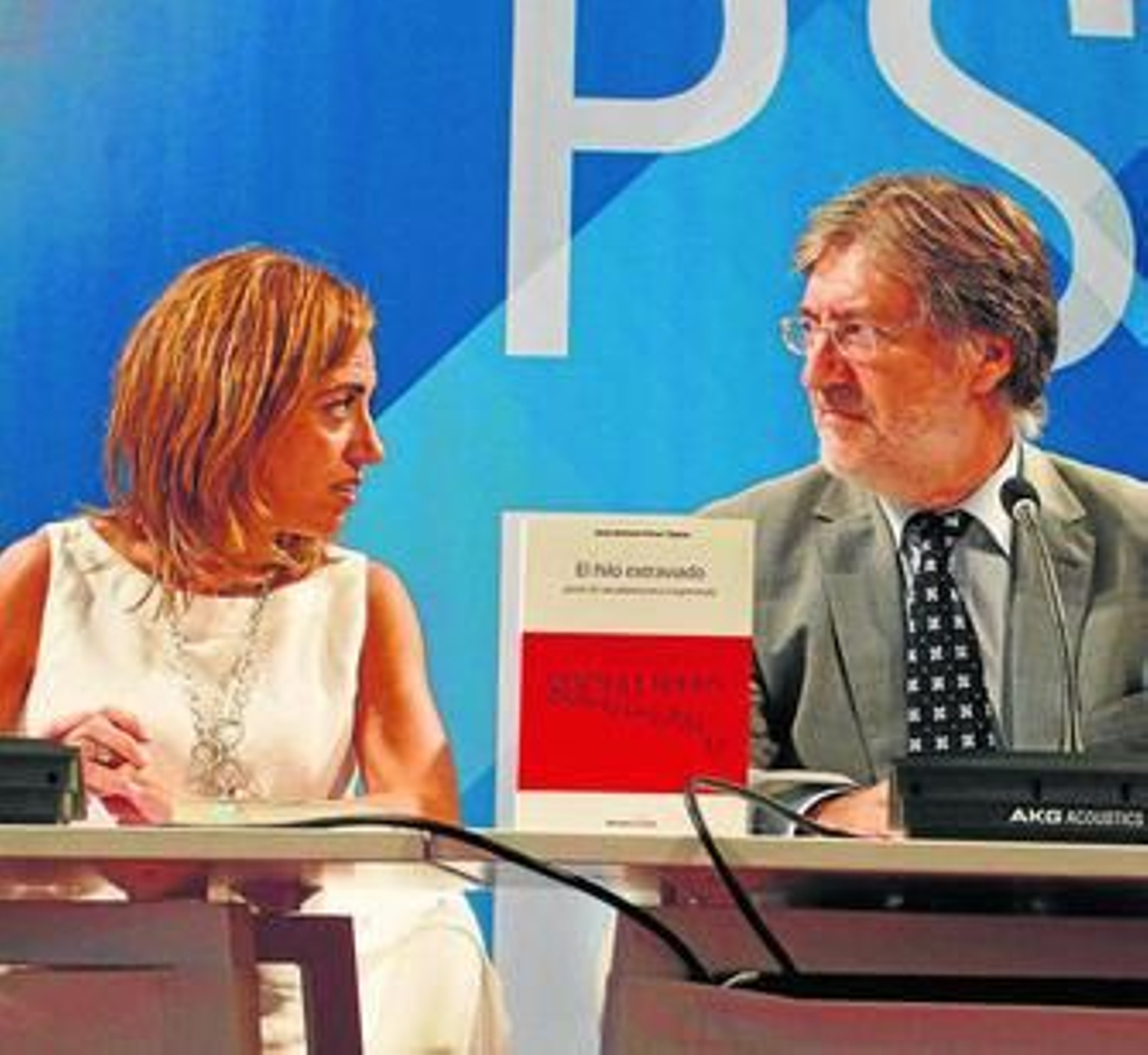 Carmen Chacón y José Antonio Pérez Tapias, la semana pasada en Madrid.