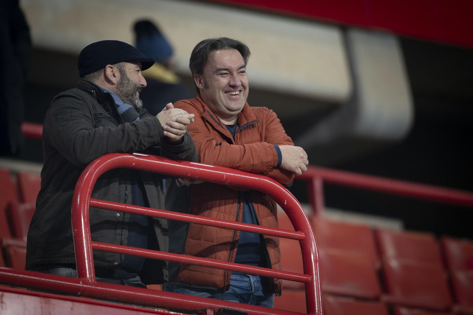 Encuéntrate en la grada durante el Granada CF-AD Ceuta