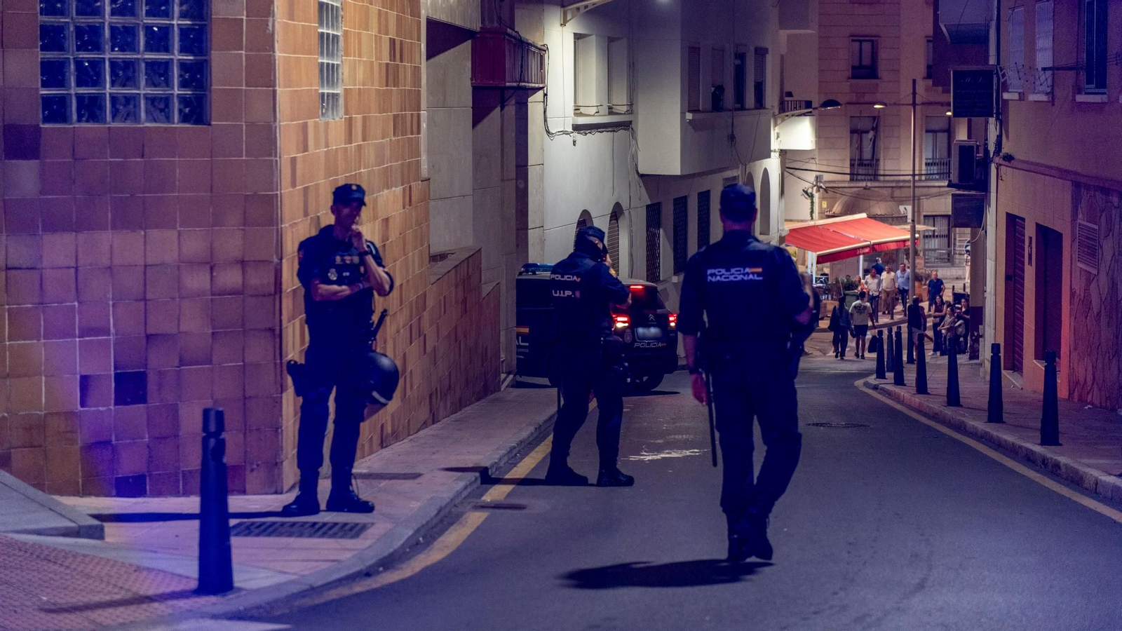 Agentes de la Policía Nacional en Ceuta.