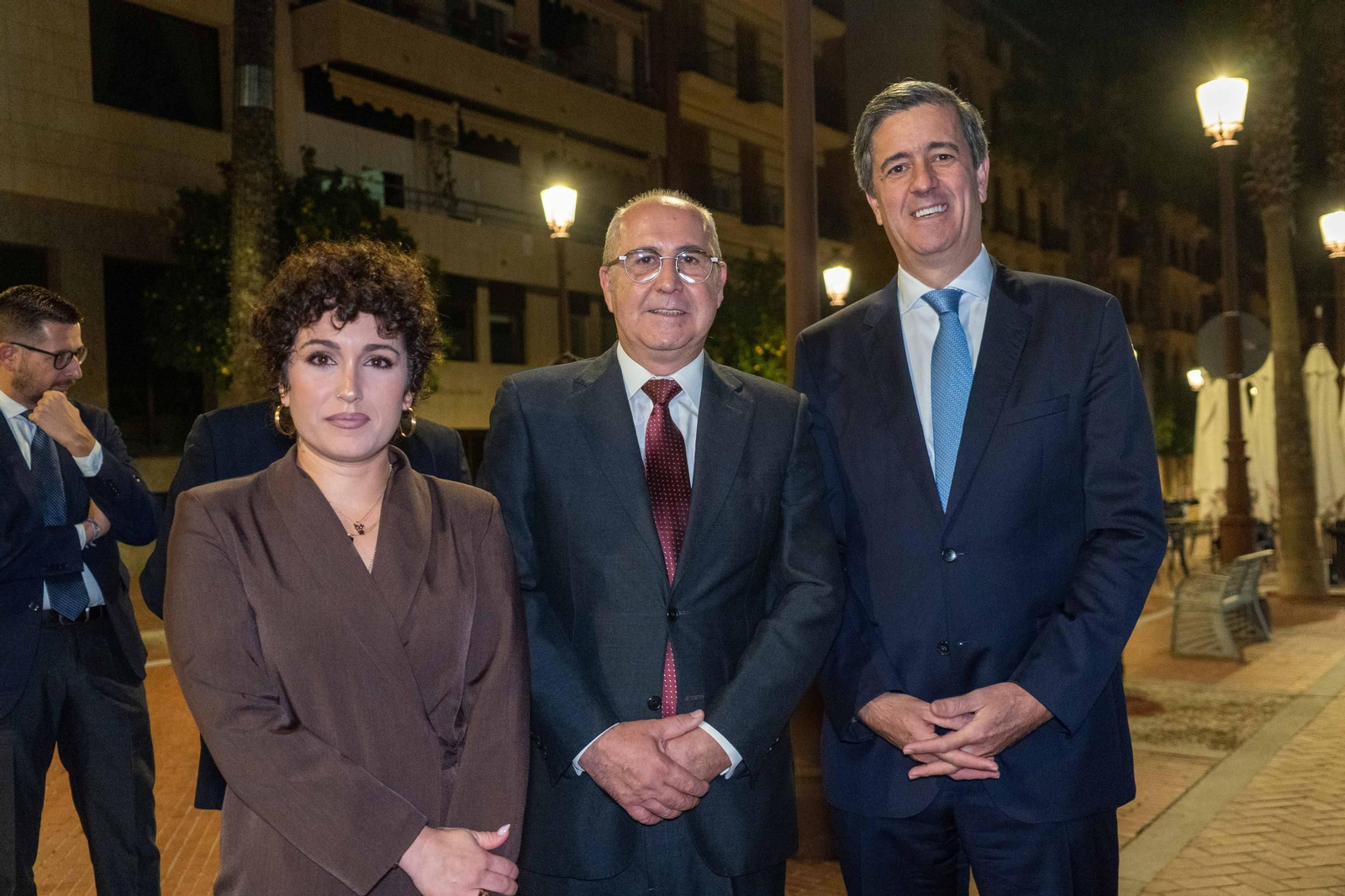 Imágenes de los invitados a la gala de los  37 premios Onubenses del Año