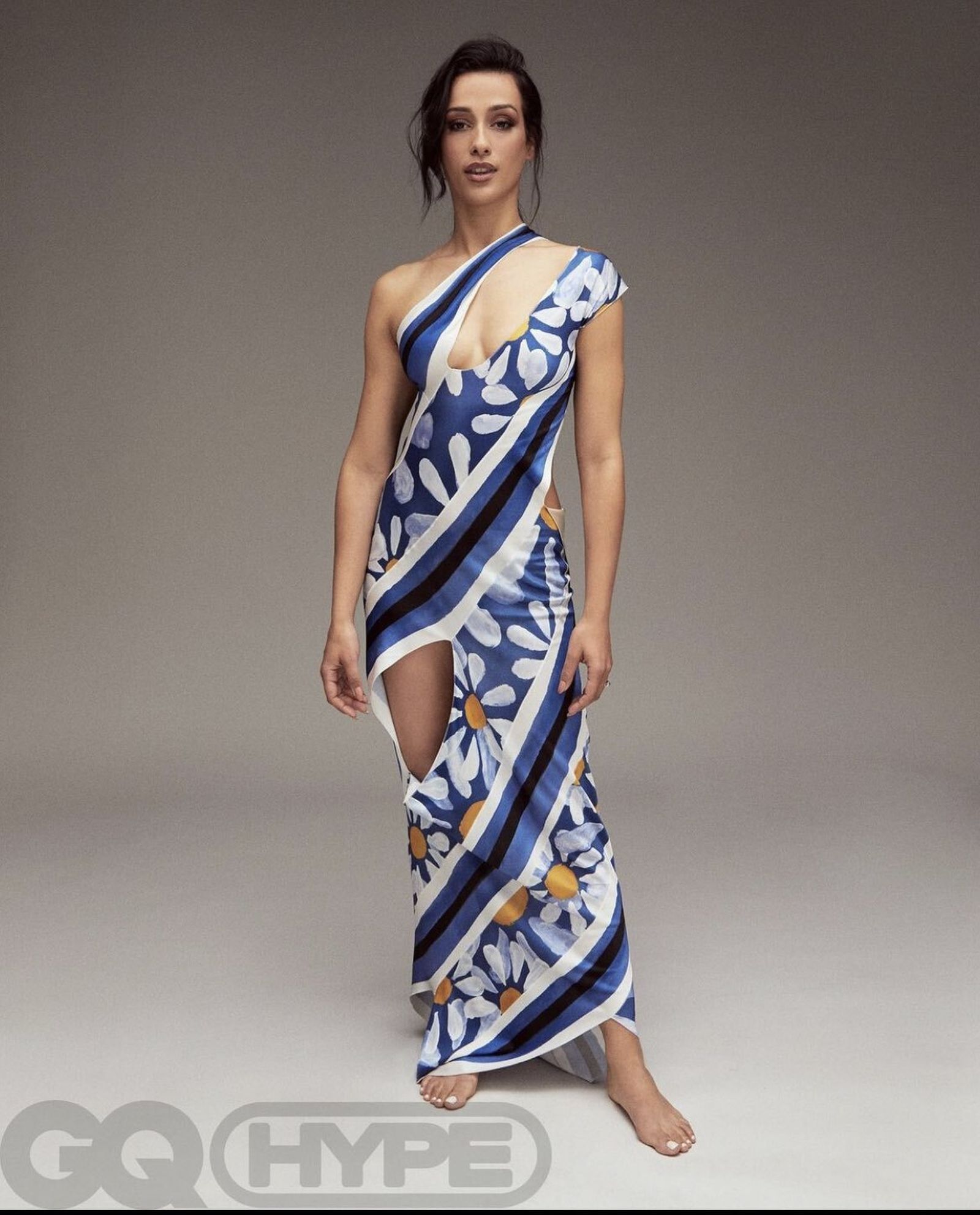 El vestido en corte diagonal de Chanel Terrero