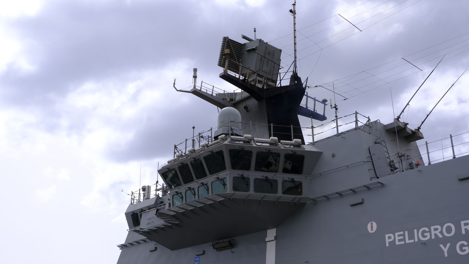 Fotogalería de la visita al portaaviones Juan Carlos I. Puerto de Almería.