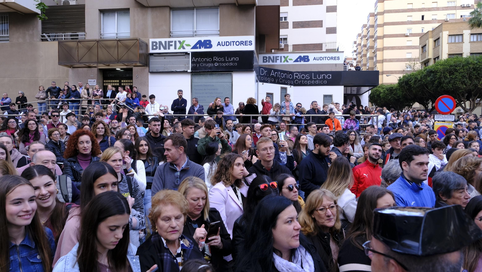 Pasión vuelve a su Iglesia de Santa Teresa azotada por la lluvia