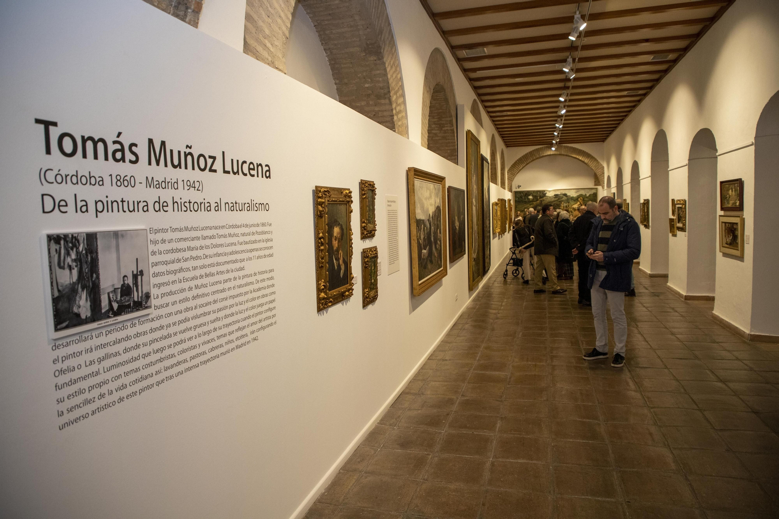 La inauguración de la exposición antológica del pintor Tomás Muñoz Lucena, en imágenes