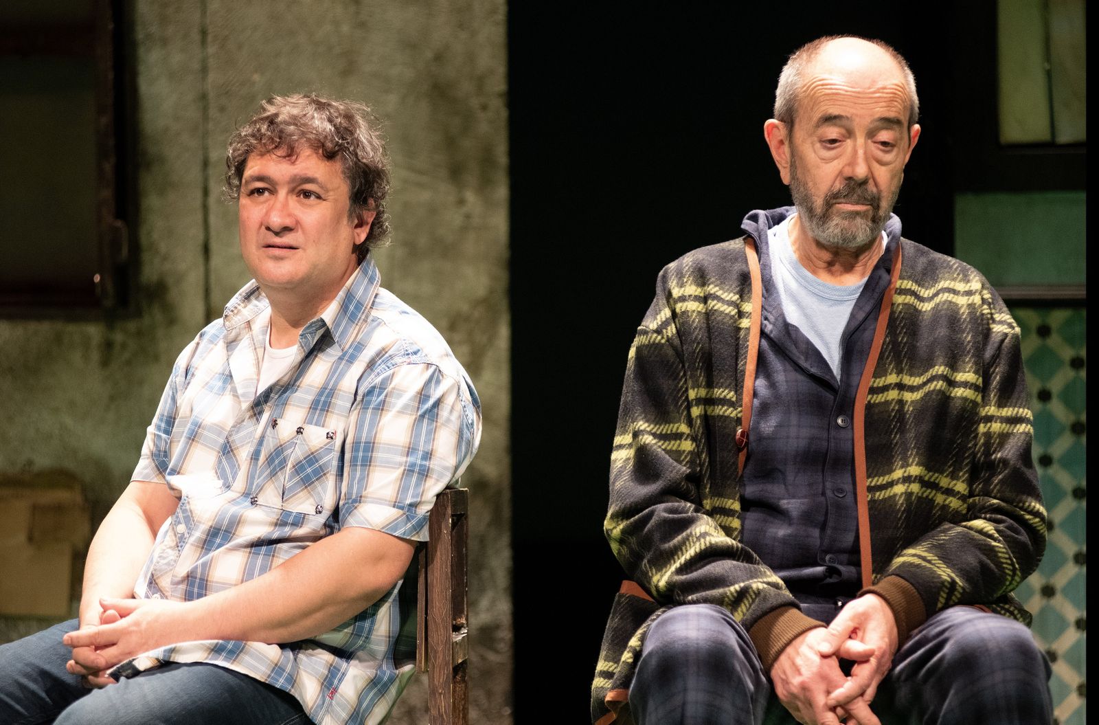 Secun de la Rosa y Miguel Rellán, en una escena de ‘Los asquerosos’.