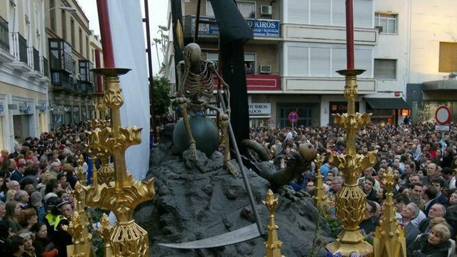 Procesiones hoy en Sevilla, el Santo Entierro del Sábado Santo