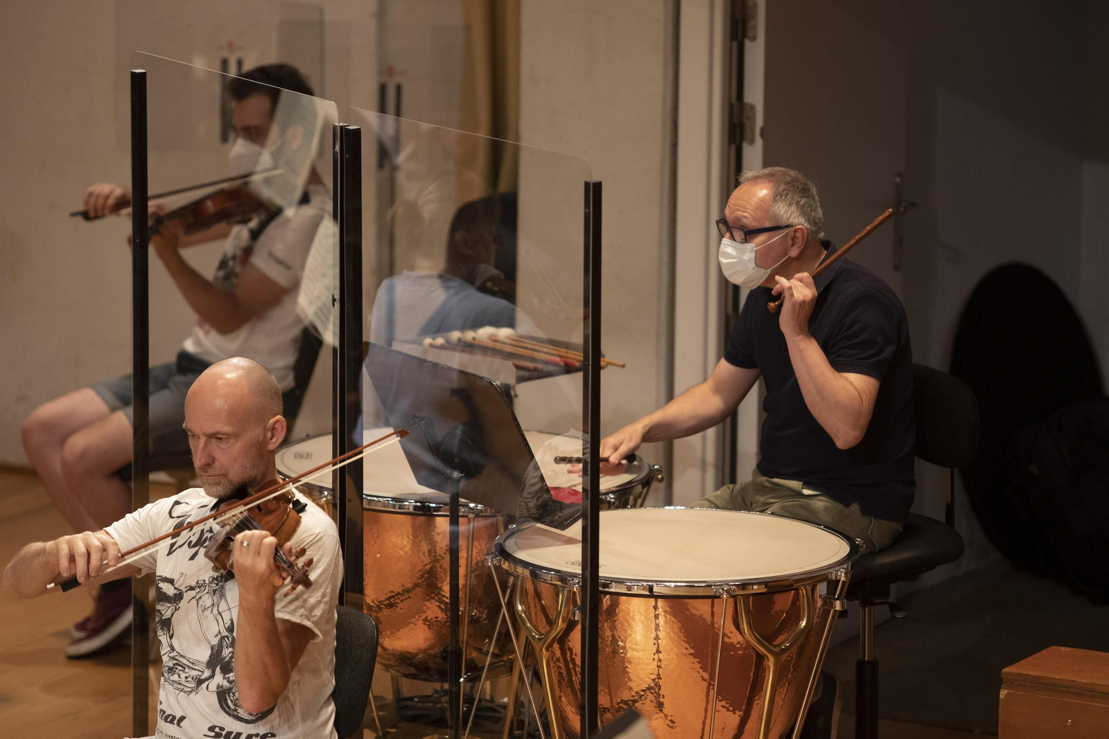 Fotos del primer ensayo de la Orquesta Ciudad de Granada tras la crisis del Covid-19
