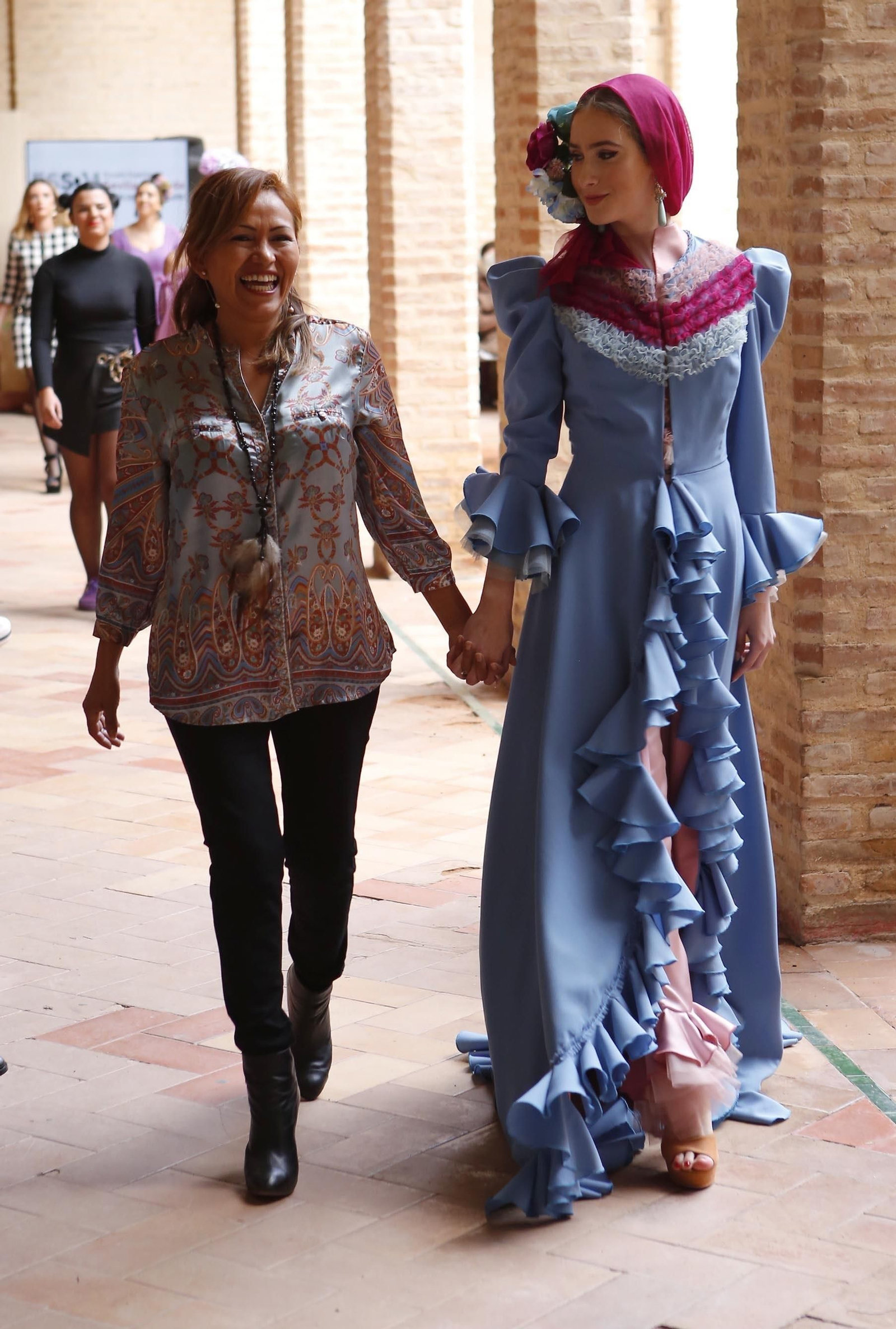 Pasarela Wappíssima 2019, fotos del sexto desfile colectivo de alumnos de ESSDM. Marianela Otondo Añasgo junto a su diseño.