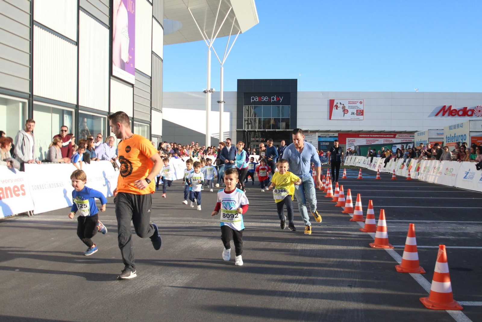 Fotogalería de las carreras infantiles del Medio Maratón de Almería