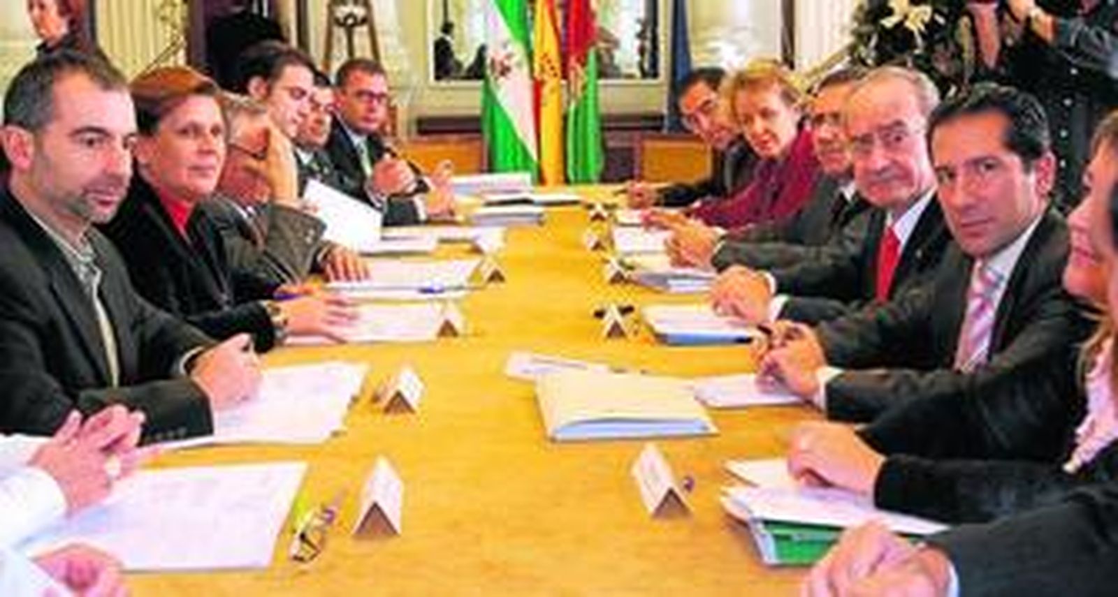 Reunión del consejo rector del consorcio para la construcción del auditorio de Málaga, ayer, en el Ayuntamiento.