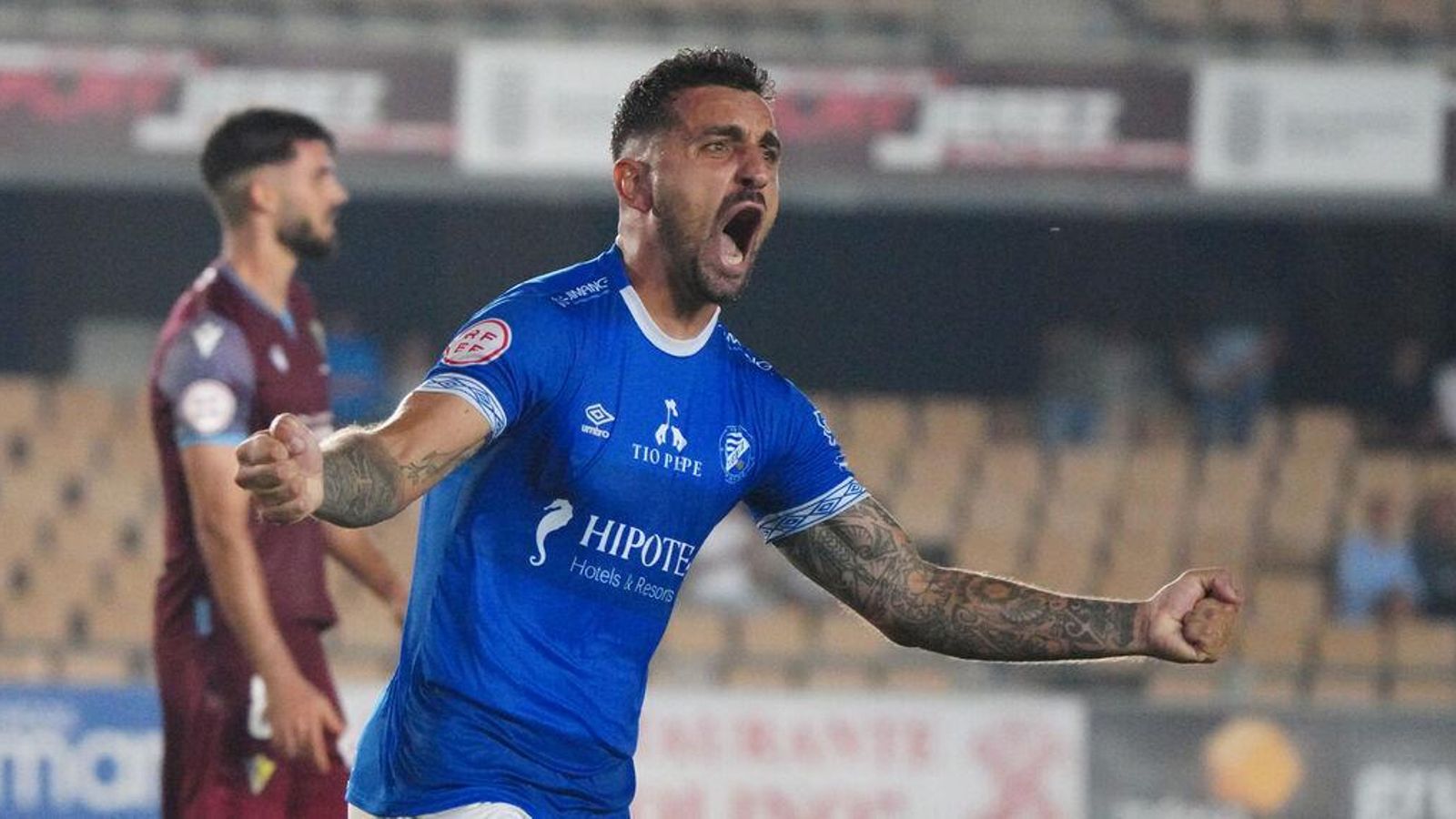Edu Salles celebra con rabia el gol del empate ante el Cádiz Mirandilla.