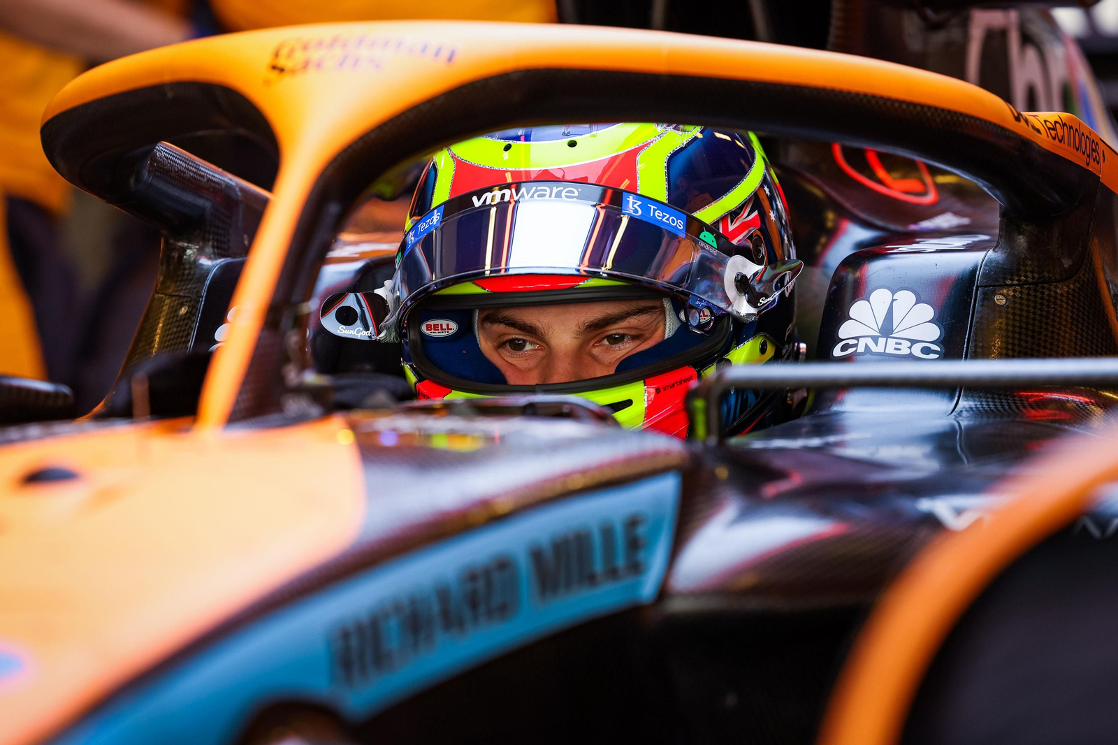 Las escuderías de  Fórmula uno se prueban tras el fin de temporada