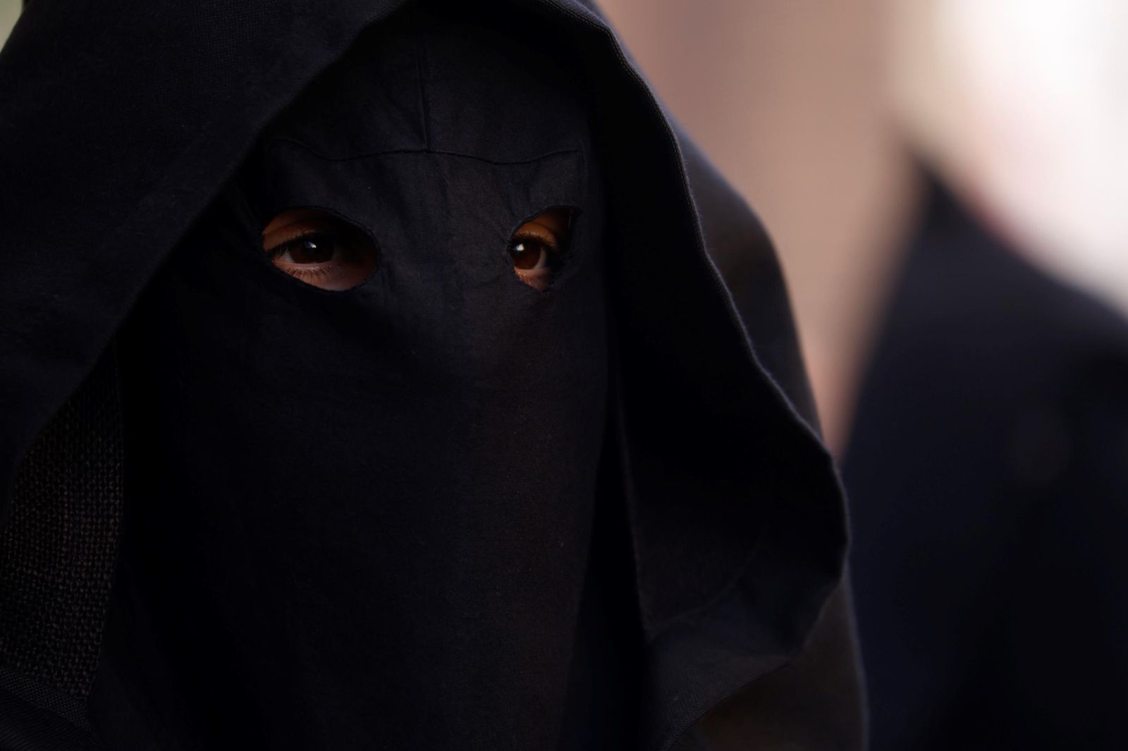 La procesión de la Universitaria en este Martes Santo de Córdoba, en imágenes