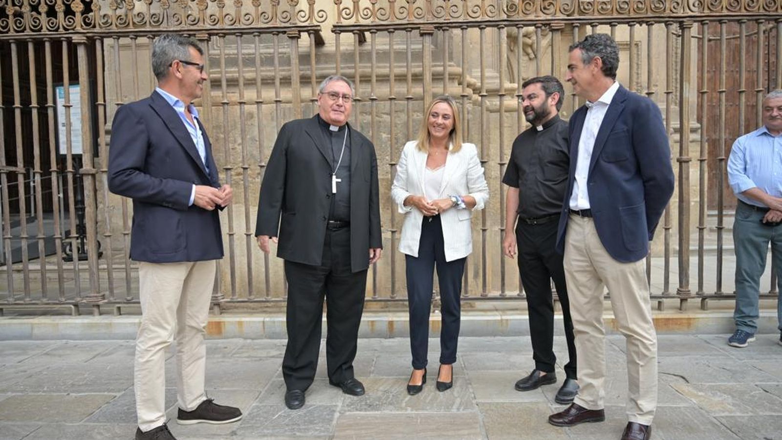 La alcaldesa y el arzobispo de Granada han hablado este viernes sobre el proyecto.