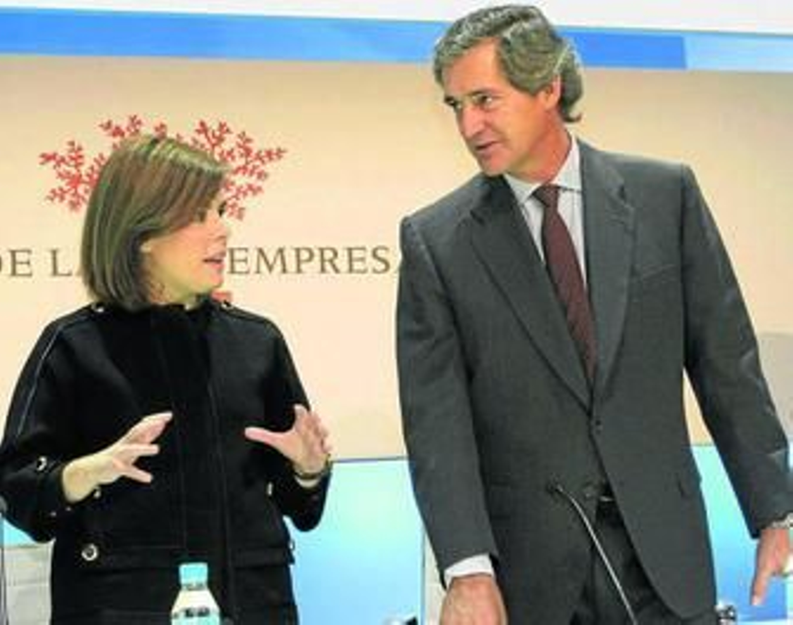 Soraya Sáenz de Santamaría y José Manuel Entrecanales, durante el congreso celebrado el año pasado en Barcelona.