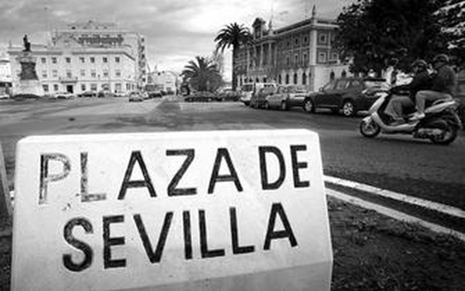 Estado de la plaza de Sevilla en el año 2007, cuando sucedieron los hechos.
