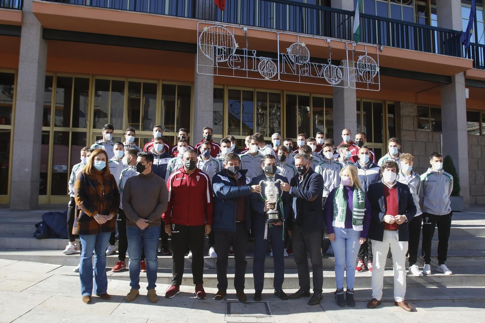 Las imágenes de la visita del Córdoba CF al Ayuntamiento tras ganar la Copa RFEF