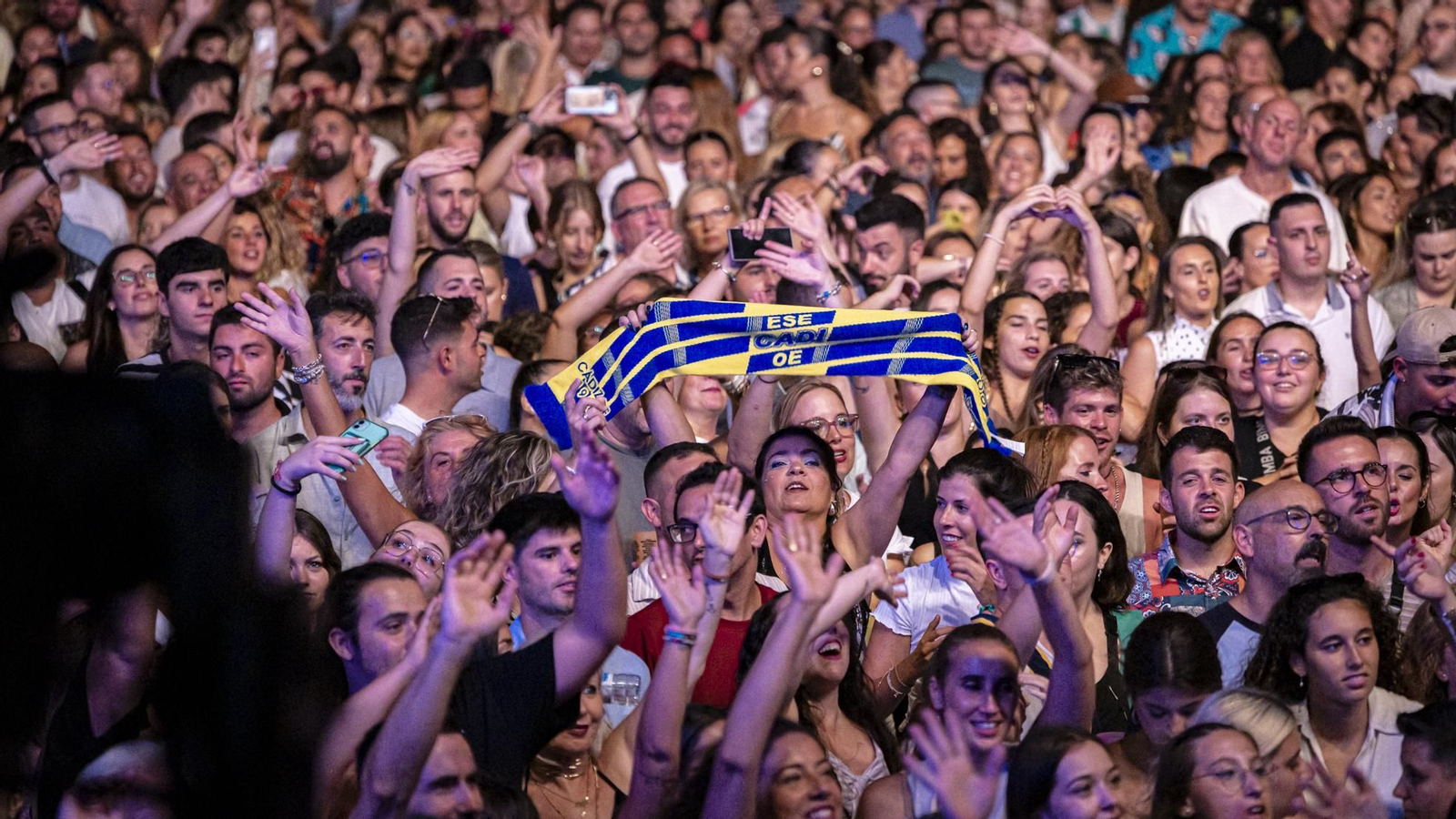 Las imágenes del concierto de despedida de Andy&Lucas en el muelle de Cádiz