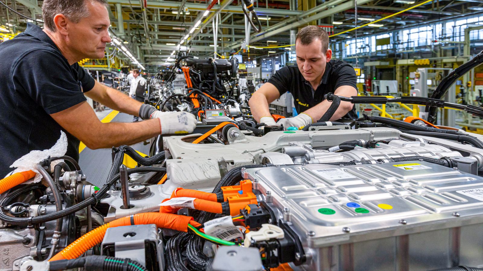 Una bajada drástica del IVA o su eliminación aumentaría las ventas de los eléctricos e impulsaría la producción nacional de este tipo de vehículos.