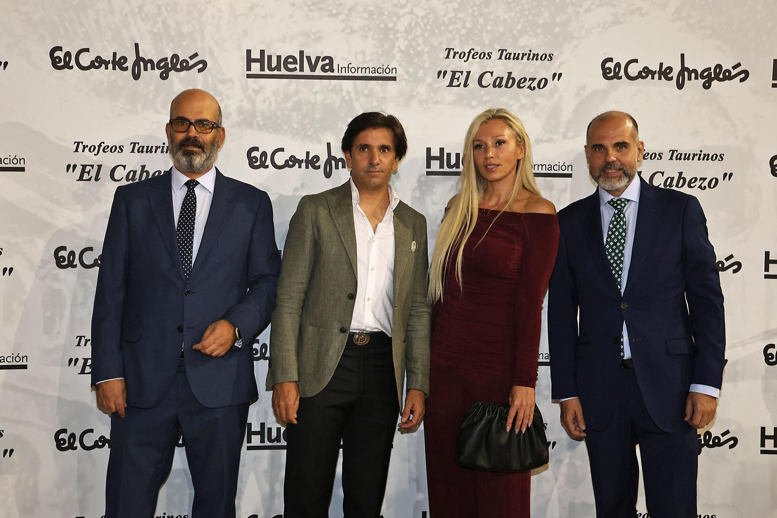 Imágenes del ambiente en la entrega de la XXXII edición de los premios taurinos "El Cabezo"