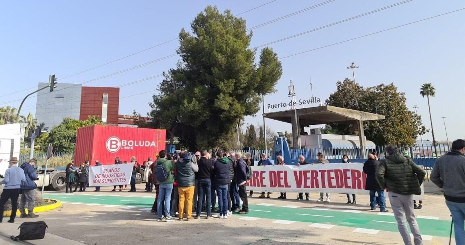 Protesta ante el Puerto de Sevilla este lunes por la llegada de residuos tóxicos
