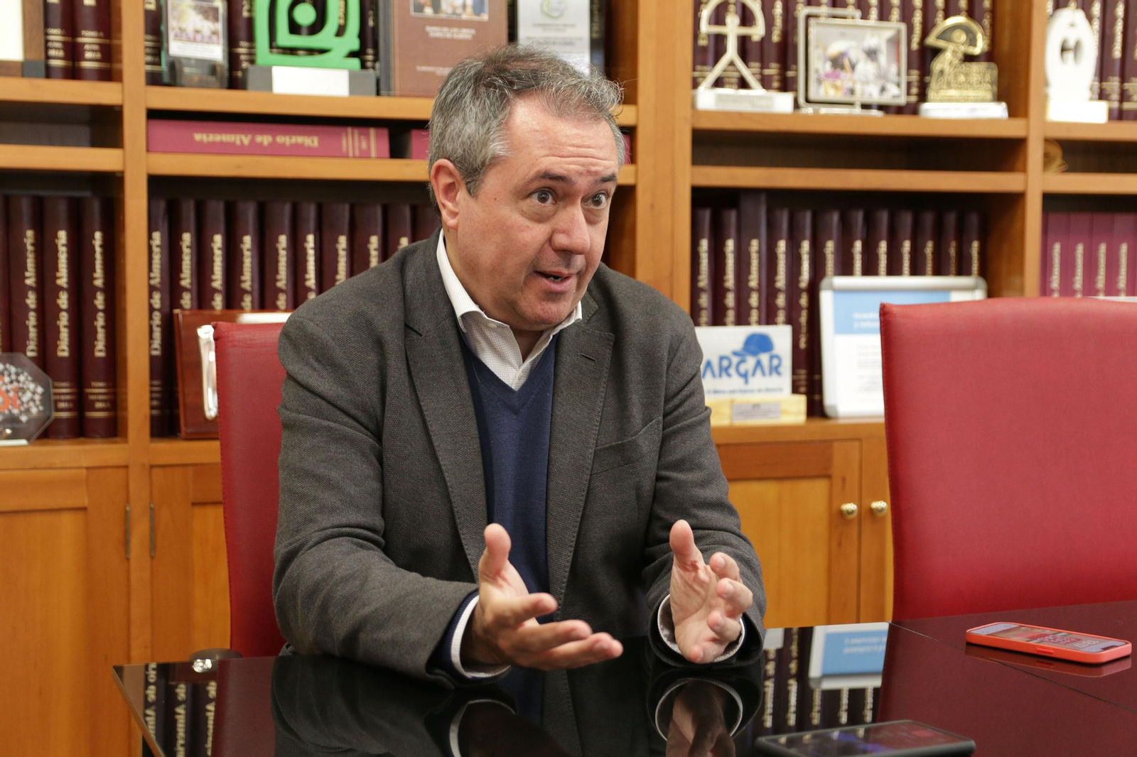 El secretario general del PSOE, Juan Espadas, durante su entrevista en Diario de Almería.