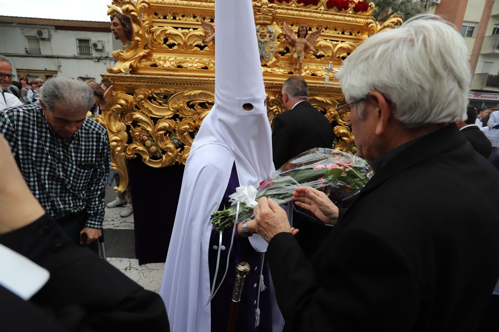 Imágenes del recorrido de la Hermandad del Cristo Cautivo de Huelva