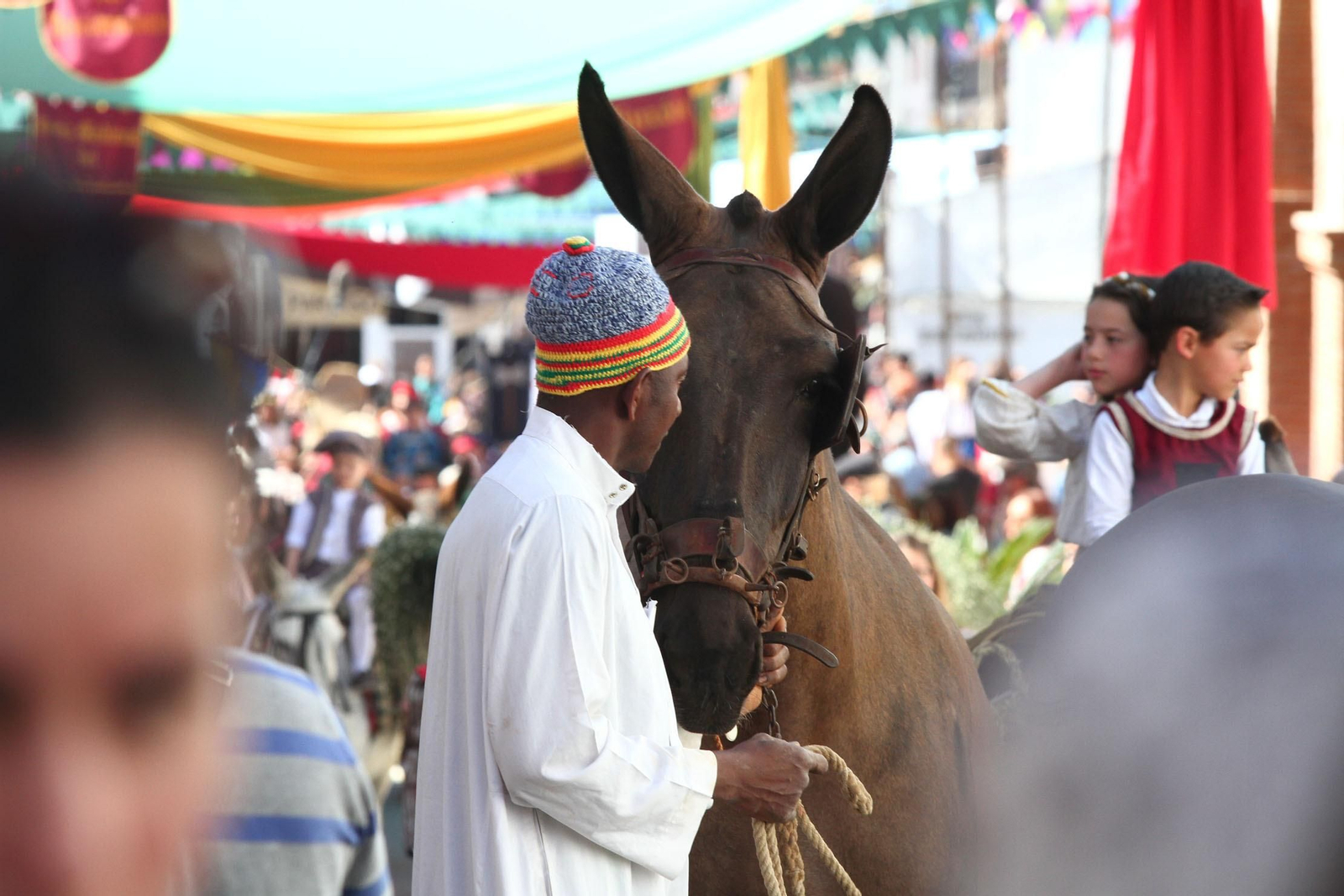 Imágenes del desfile de la XIX Feria Medieval del Descubrimiento, en Palos de la Frontera