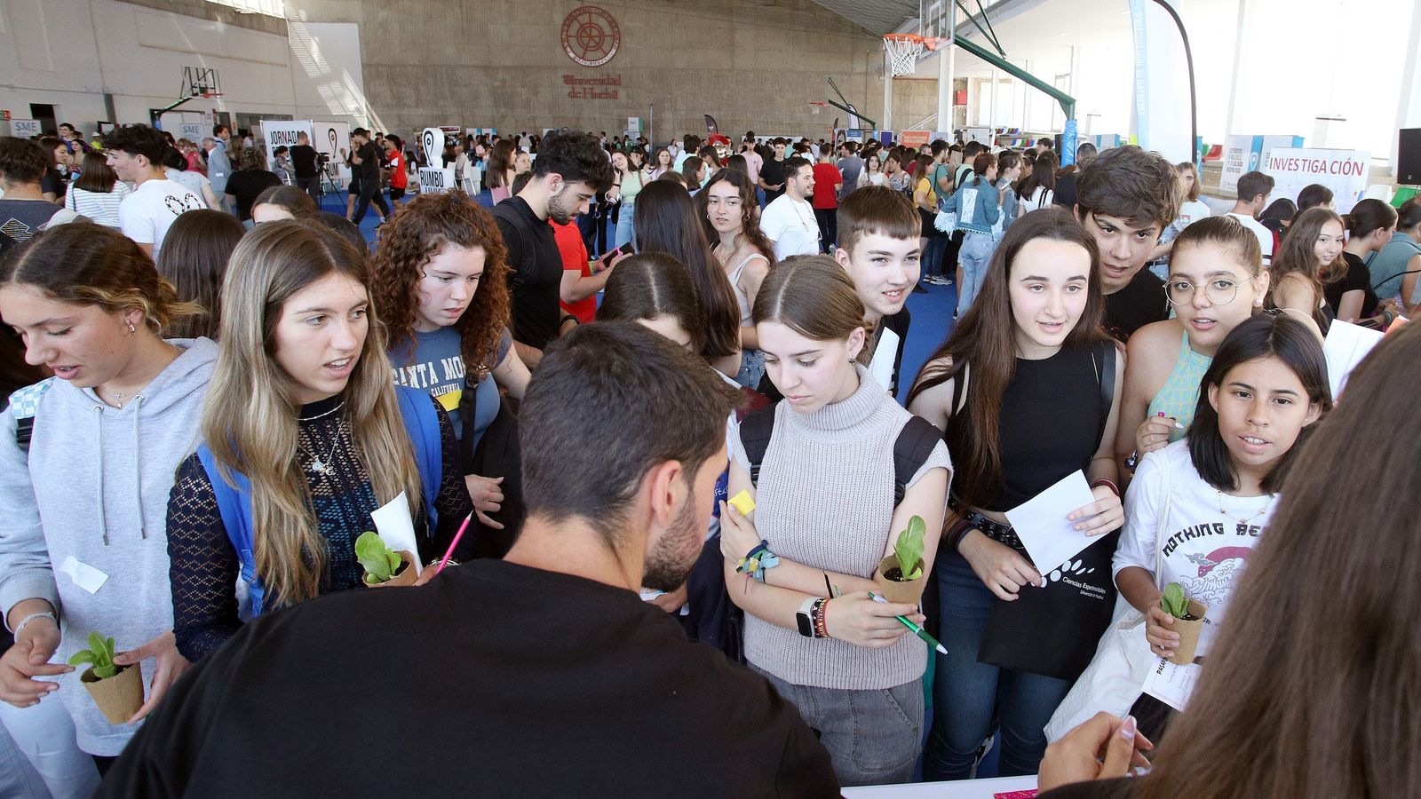 Asistentes a las Jornadas de Puertas Abiertas que la UHU organizó en 2023.