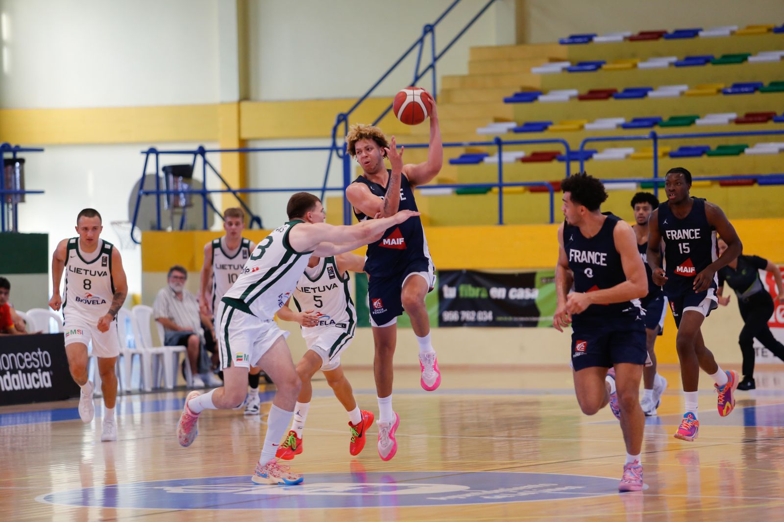 Las fotos de la primera jornada del torneo Internacional U20 de baloncesto de La Línea