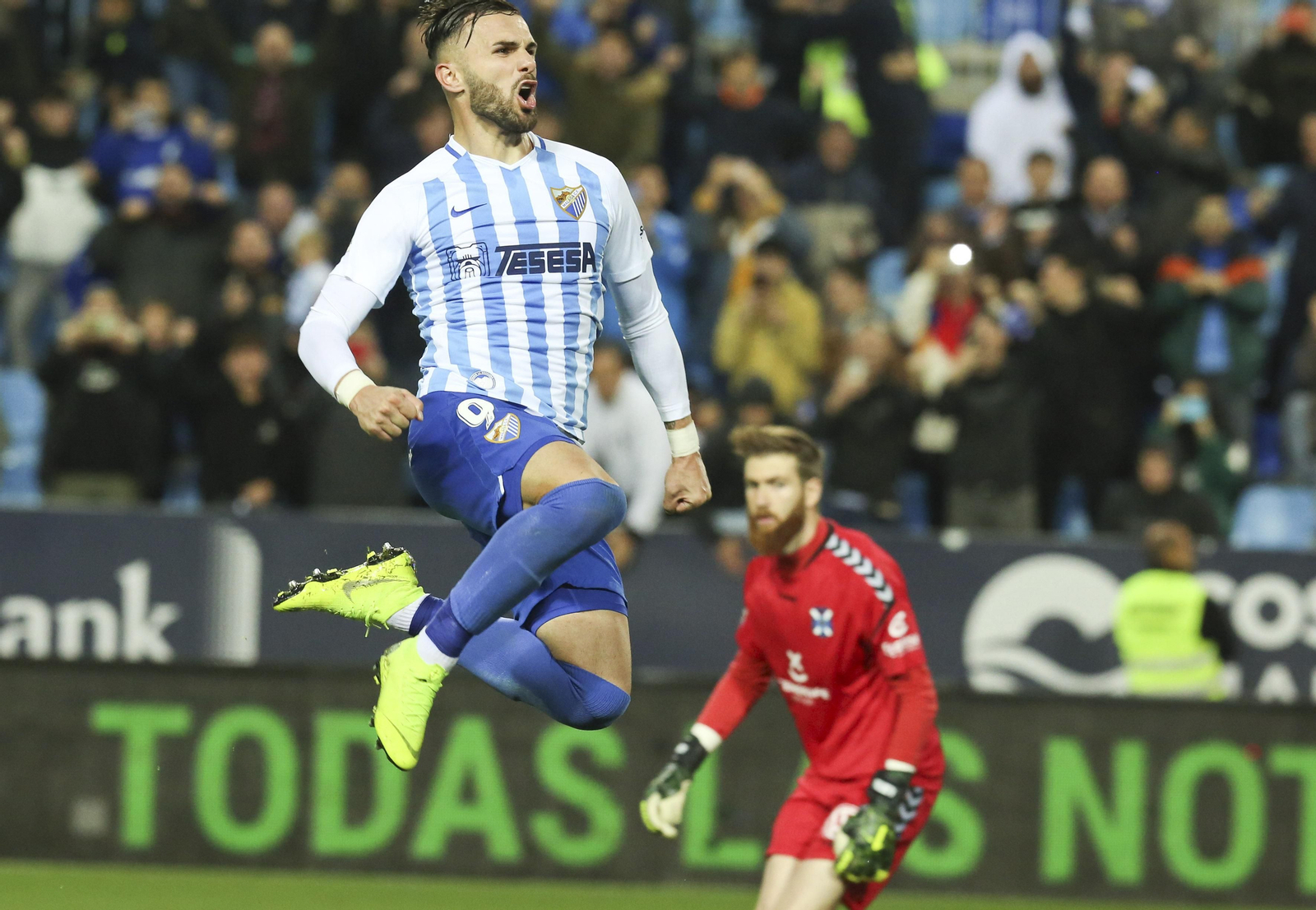 Sadiku celebra el segundo gol del Málaga contra el Tenerife.