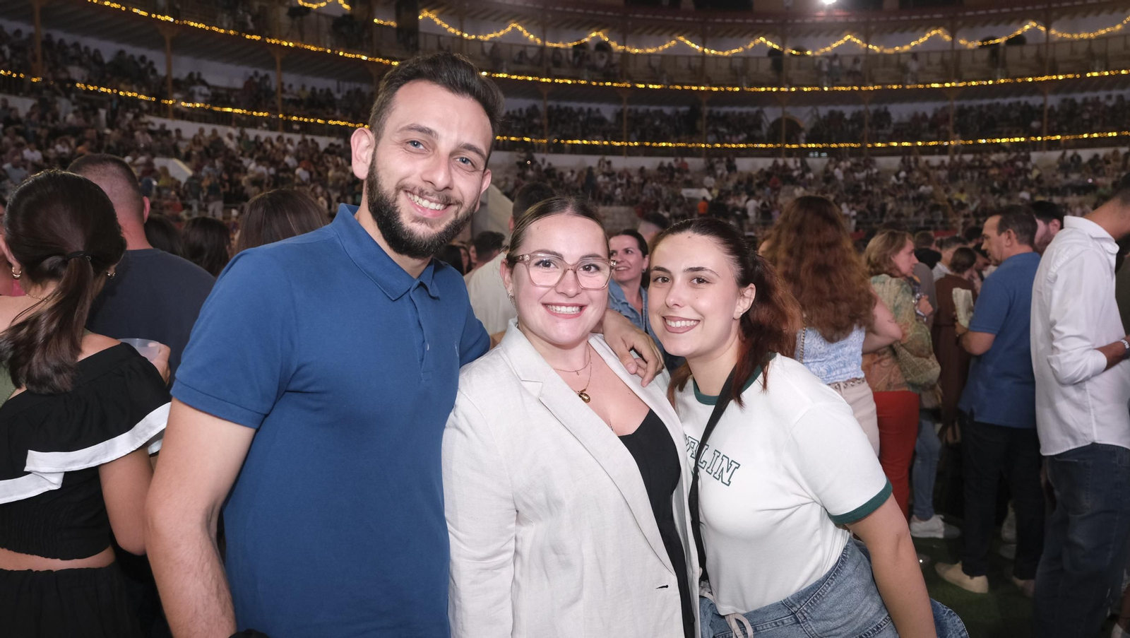 El concierto de Melendi llena de fans la Plaza de Toros de Almería, en imágenes
