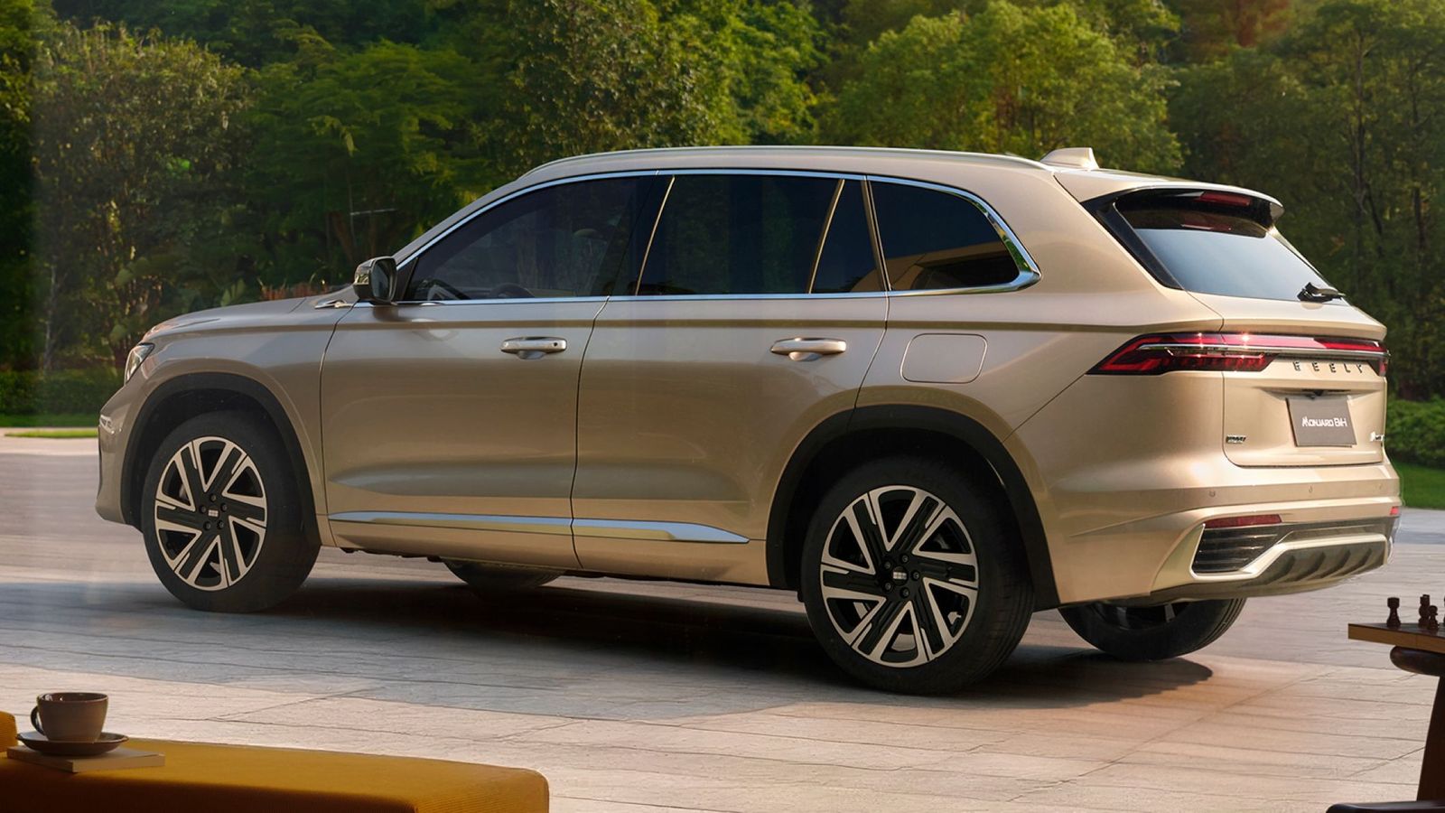 El Geely Monjaro EM-i compite por tamaño y tecnología híbrida enchufable con modelos como el BYD Seal U DM-i, el Volkswagen Tayron eHybrid y el Skoda Kodiaq iV, entre otros.