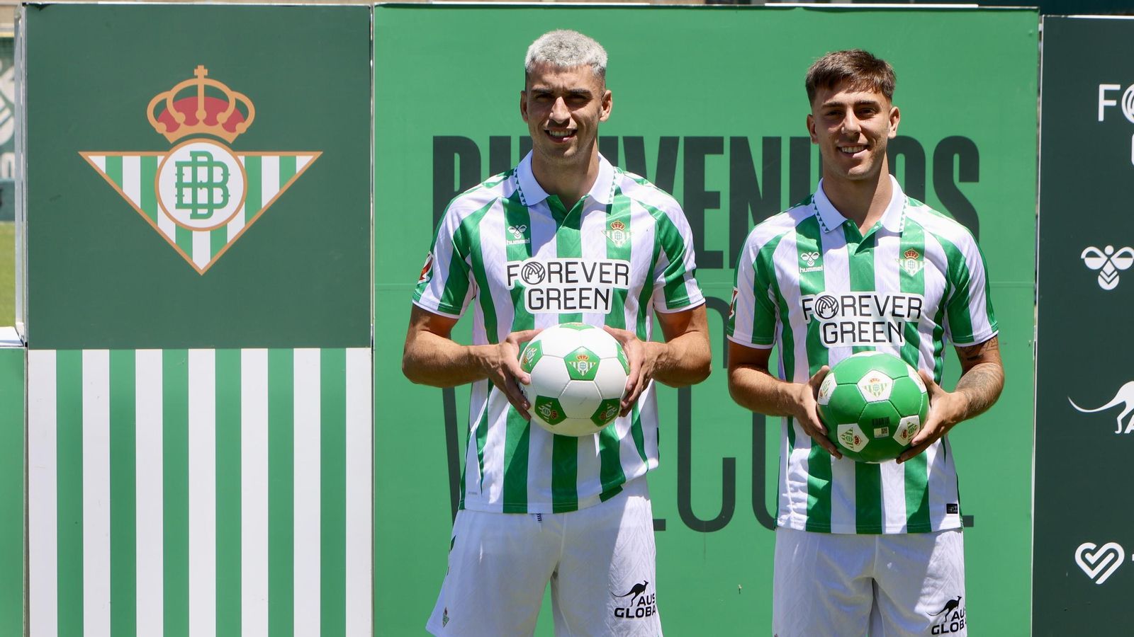 Marc Roca e Iker losada, vestidos de verdiblanco,