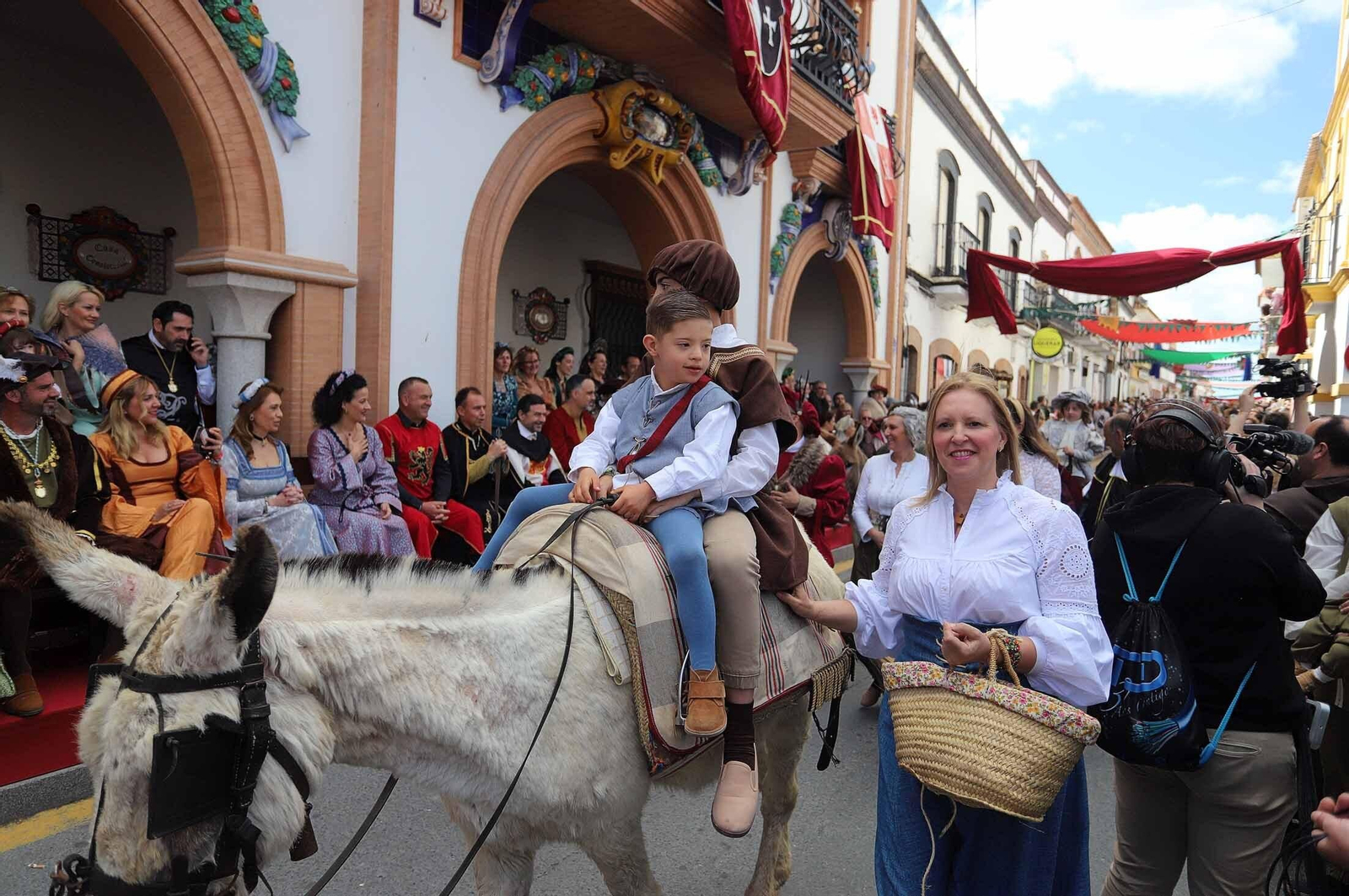 Imágenes del gran ambiente en la Feria Medieval de Palos de la Frontera, Huelva