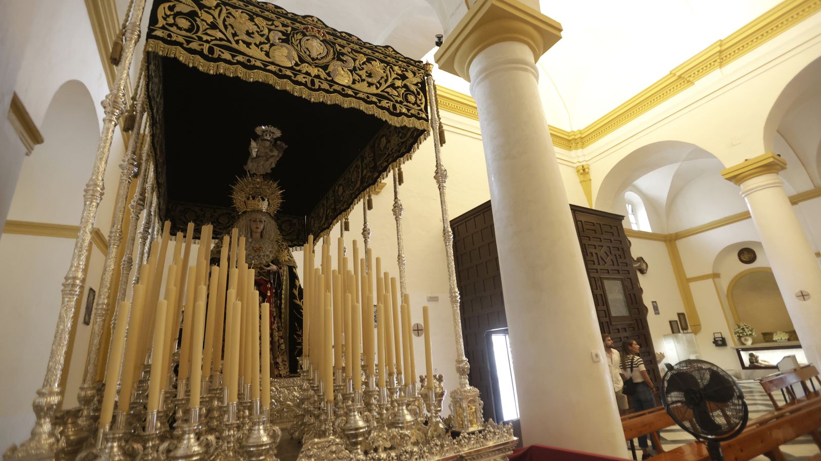 Preparativos en las iglesias de Algeciras para la Magna Mariana, en imágenes