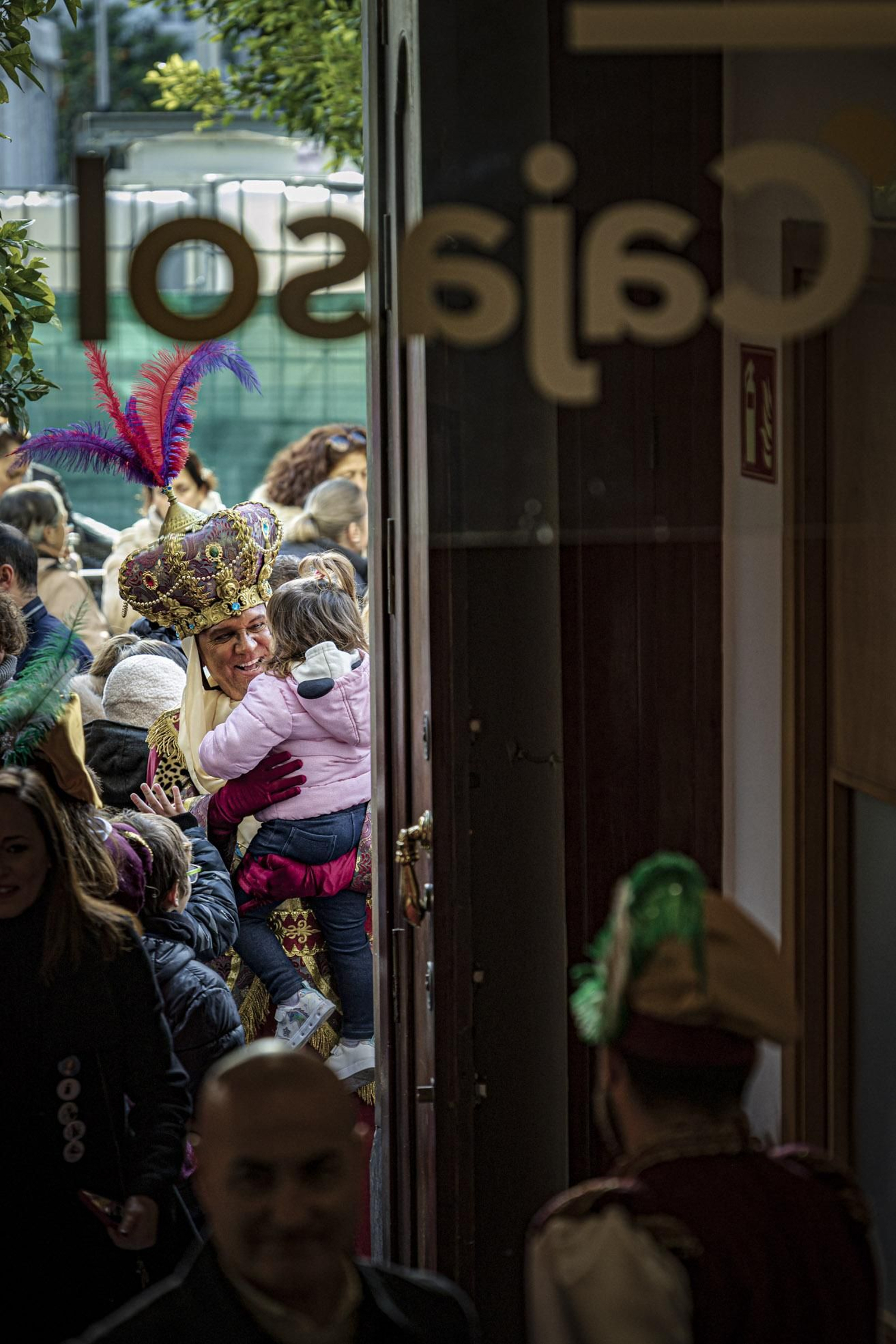 Las imágenes de SS.MM. los Reyes Magos en Cádiz: Visitas y cabalgata