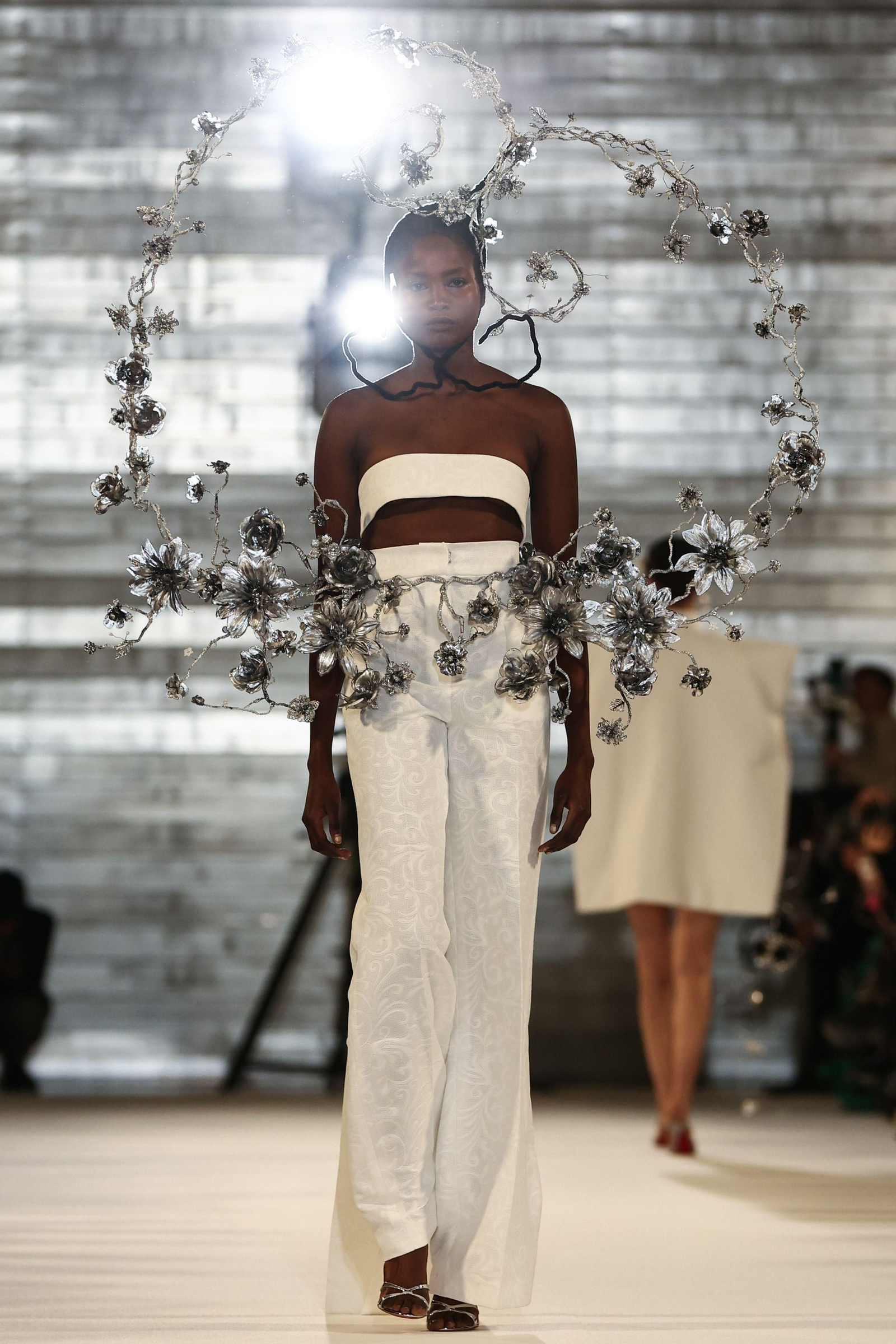 Juana Martín presenta su colección 'La Rosée' en la pasarela de Alta Costura de París, en imágenes