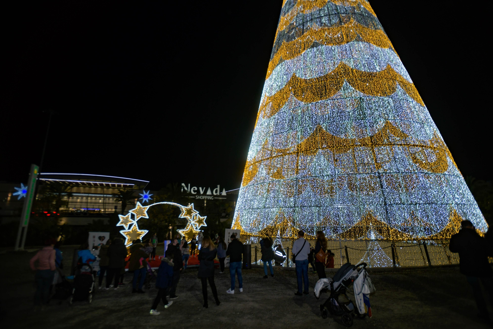 El encendido de la Navidad 2021 en el centro comercial Nevada Shopping, en imágenes