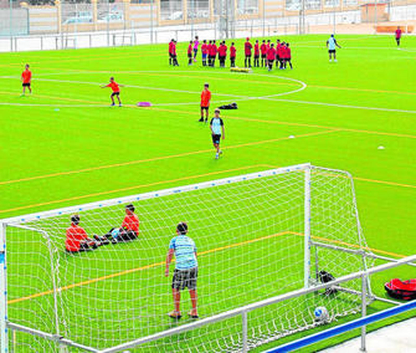 El Gómez Castro acogió los primeros partidos de la temporada del fútbol base isleño.