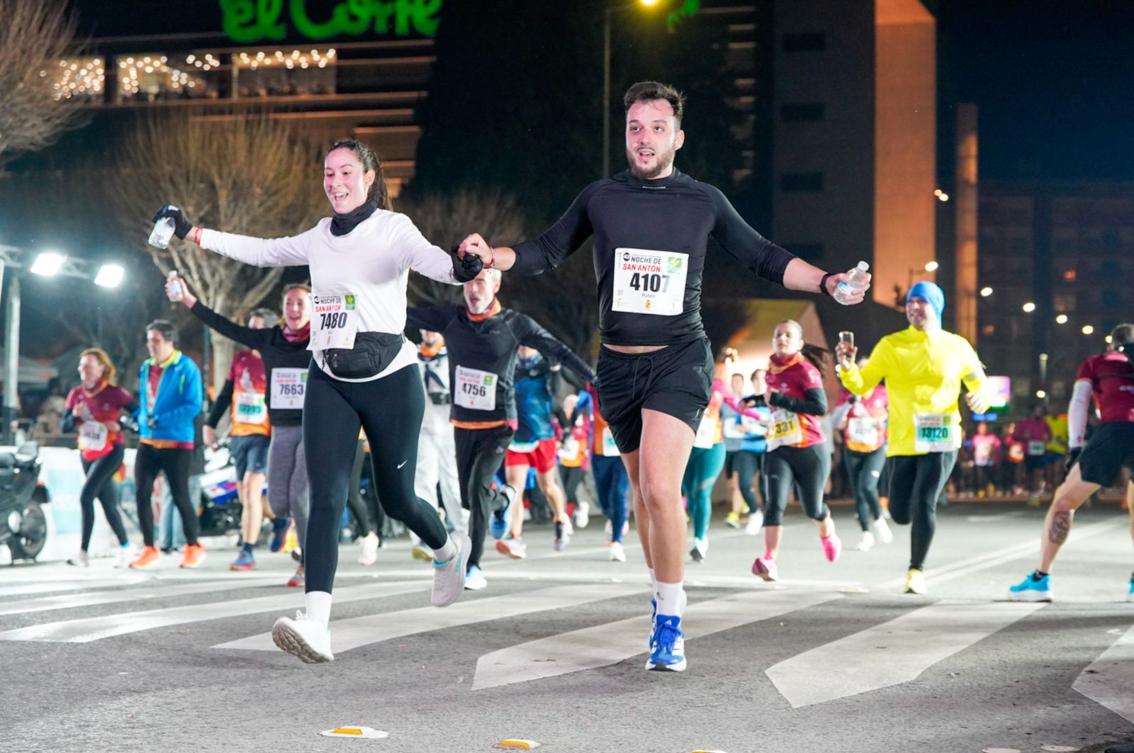 En imágenes: búscate en tu llegada a meta de la Carrera de San Antón 2026 (20)