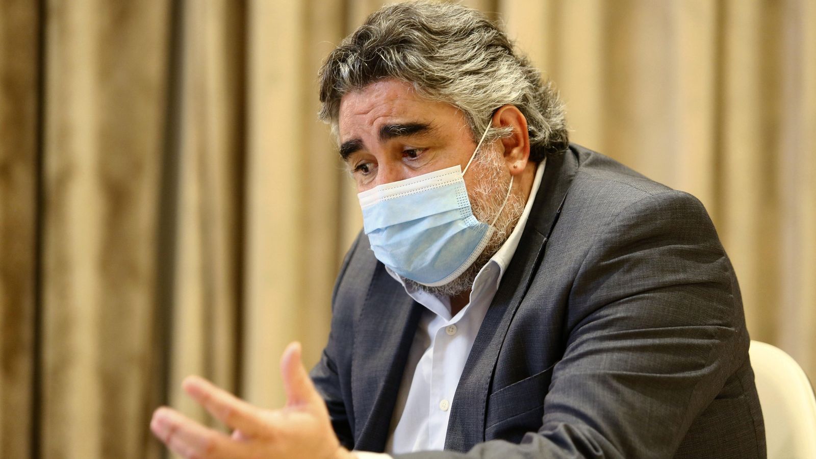 Rodríguez Uribes durante la entrevista.