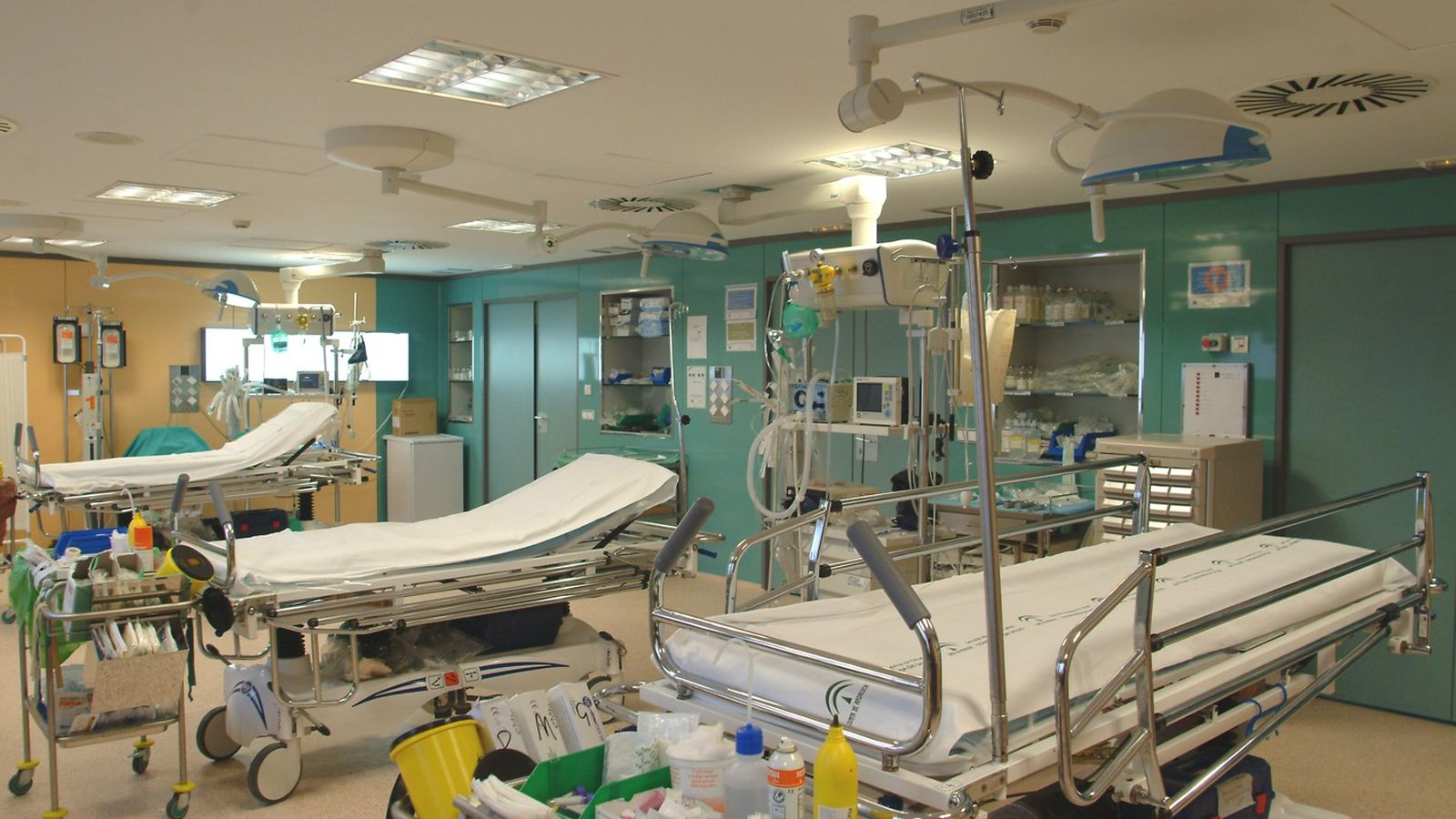 Una sala reconvertida en tres quirófanos